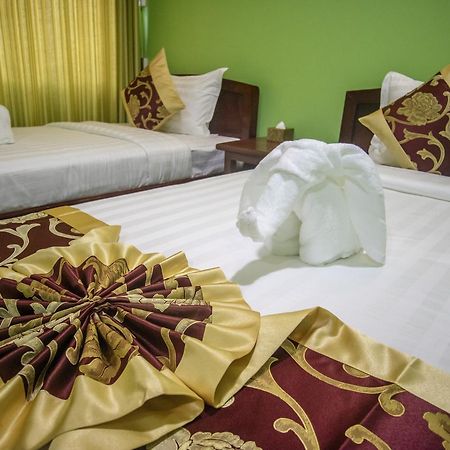 Golden Gum-Kino Hotel Mandalay Buitenkant foto
