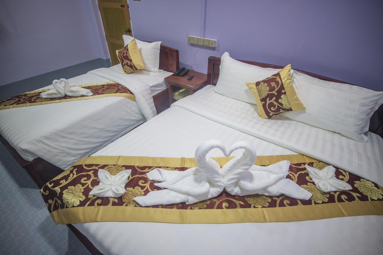 Golden Gum-Kino Hotel Mandalay Buitenkant foto