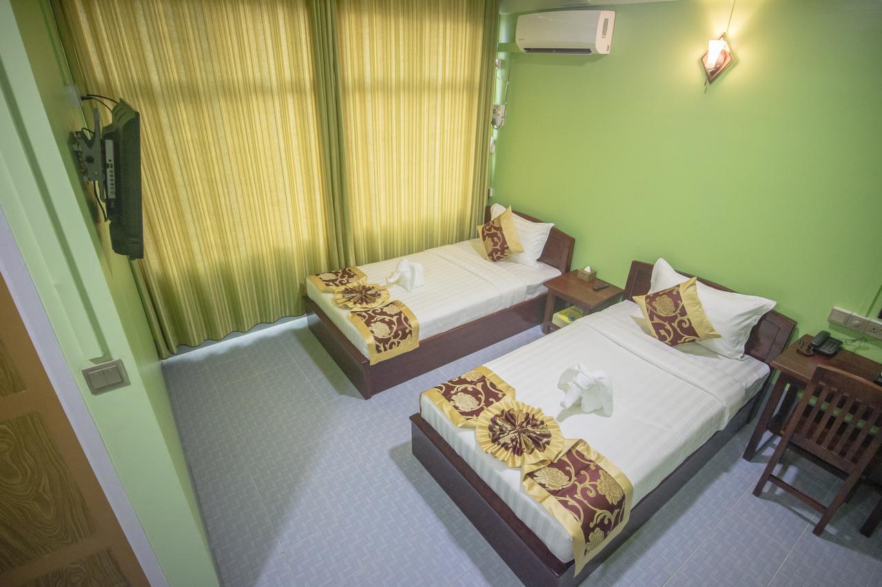 Golden Gum-Kino Hotel Mandalay Buitenkant foto