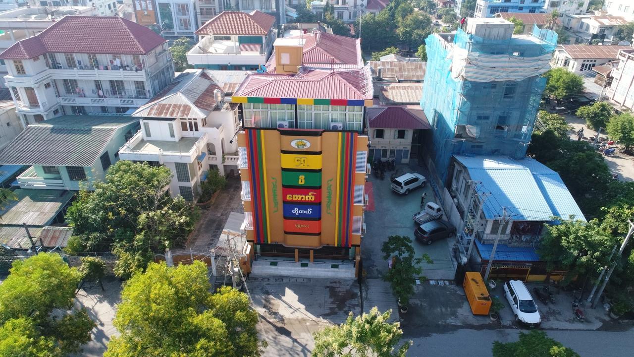 Golden Gum-Kino Hotel Mandalay Buitenkant foto