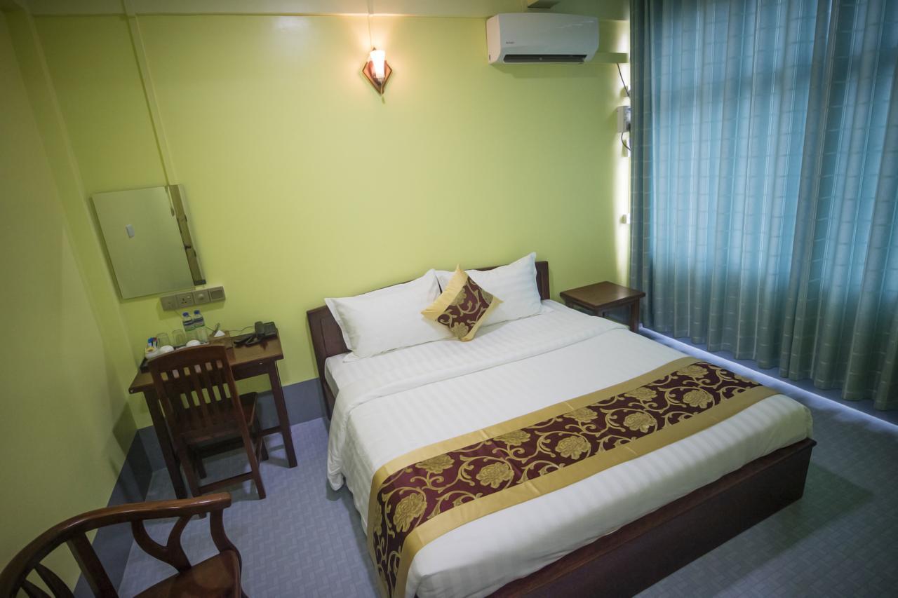 Golden Gum-Kino Hotel Mandalay Buitenkant foto
