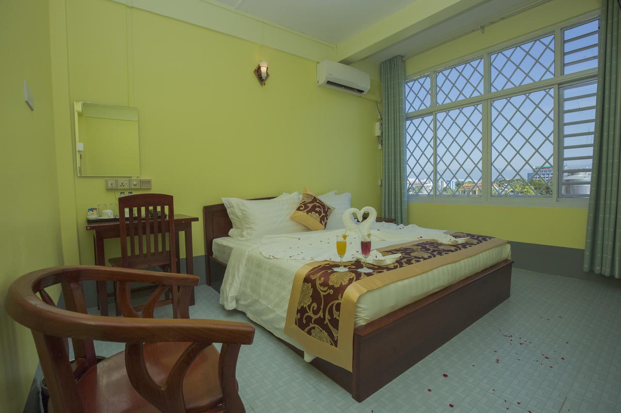 Golden Gum-Kino Hotel Mandalay Buitenkant foto