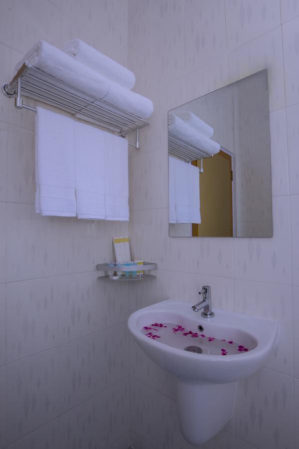 Golden Gum-Kino Hotel Mandalay Buitenkant foto