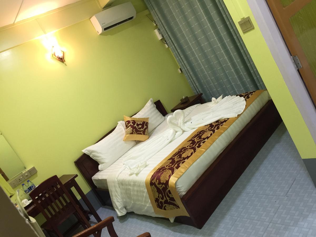 Golden Gum-Kino Hotel Mandalay Buitenkant foto