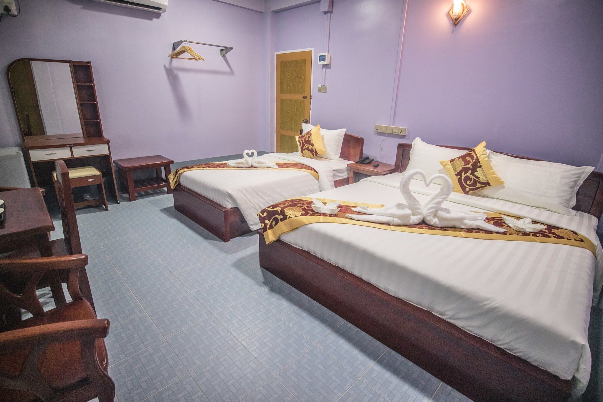 Golden Gum-Kino Hotel Mandalay Buitenkant foto